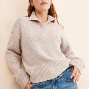 Abercrombie & Fitch Heathered Gray V-Neck Sweater